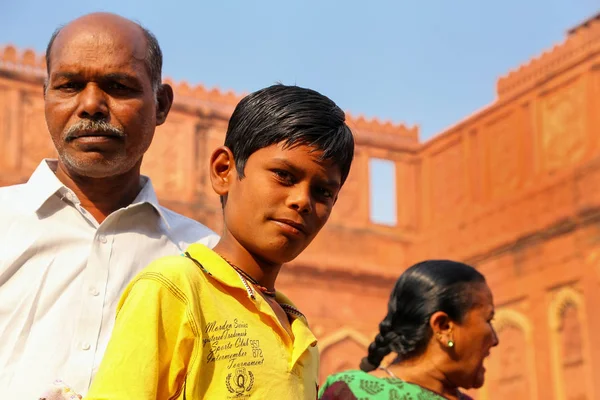 AGRA, INDIA - 7 DE NOVIEMBRE: Gente no identificada en Jahangiri — Foto de Stock