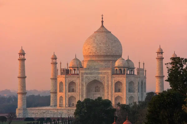View of Taj Mahal at sunset in Agra, Uttar Pradesh, India — Stock Photo, Image