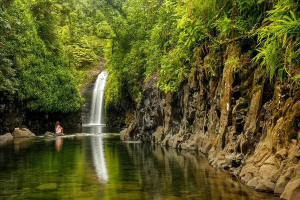 Wainibau vodopád na konci Lavena Coastal Walk na Taveuni — Stock fotografie