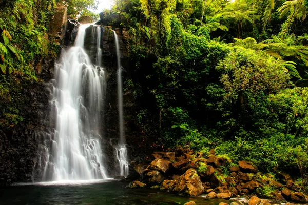 Cascadas de Tavoro Medio en el Parque del Patrimonio Nacional Bouma, Taveun —  Fotos de Stock