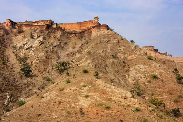Fuerte Jaigarh en la cima de la colina de las Águilas cerca de Jaipur, Rajastán —  Fotos de Stock