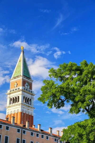 St. Mark 's Campanile Venedik, İtalya' daki Piazza San Marco 'da