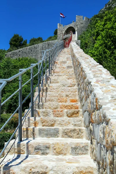 Οχυρωματικά τείχη της πόλης στων, τοπίο της χερσονήσου Peljesac, Κροατία — Φωτογραφία Αρχείου