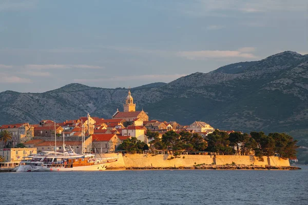 Korcula centro storico nella luce del mattino presto, Croazia — Foto Stock