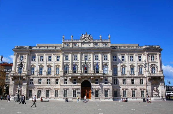 TRIESTE, ITALY - JUNE 21: Palazzo del Lloyd Triestino on Piazza — Stock Photo, Image