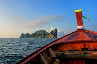 Phi Phi Leh Island Krabi il içinde olacak longtail tekne önü