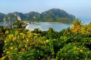Phi Phi Don Island dan bir overlook, Krabi il, Tha görünümünü
