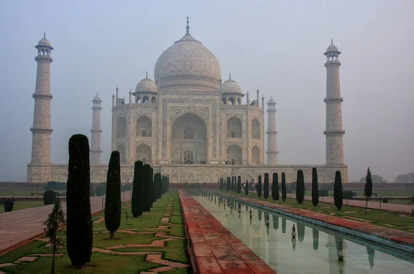 Taj Mahal in early morning for, Agra, Uttar Pradesh, India — Stock Photo, Image