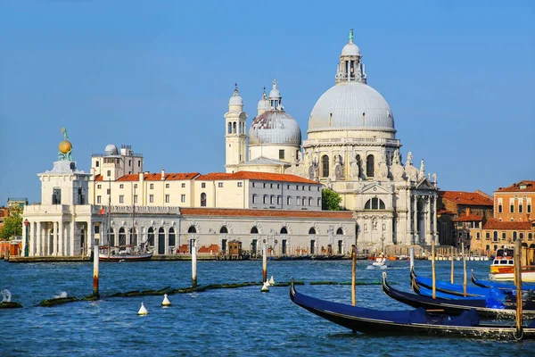 Basiliek van Santa Maria della Groet op Punta della Dogana in Ve — Stockfoto