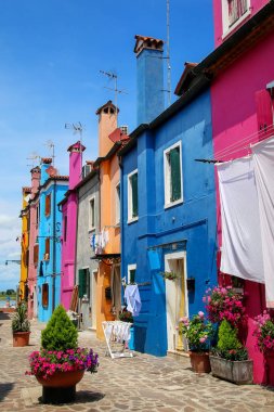 Burano, Venedik, İtalya 'daki renkli evler.