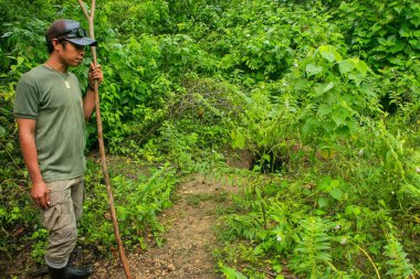 Rinca, Endonezya - 15 Mart: tarafından yapılan kimliği belirsiz gösterir delik