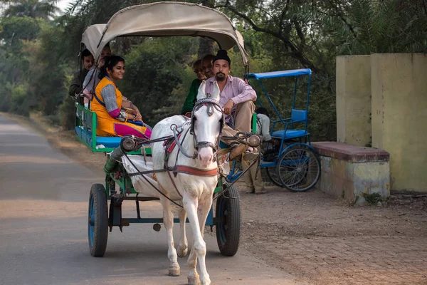Bharatpur, Indie - 11. listopadu: Neznámí lidé jízda ho — Stock fotografie