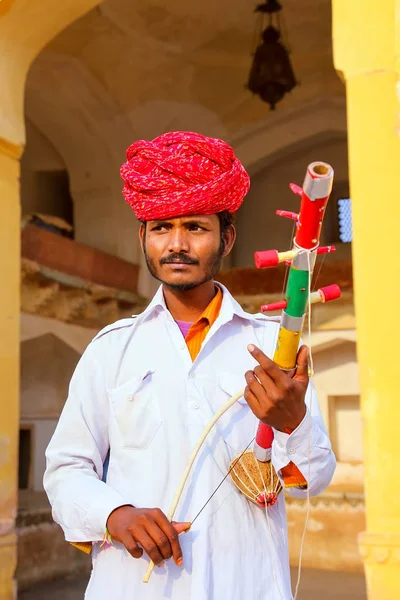 Amber, indien - 13. november: unbekannter mann spielt ravanahatha i — Stockfoto