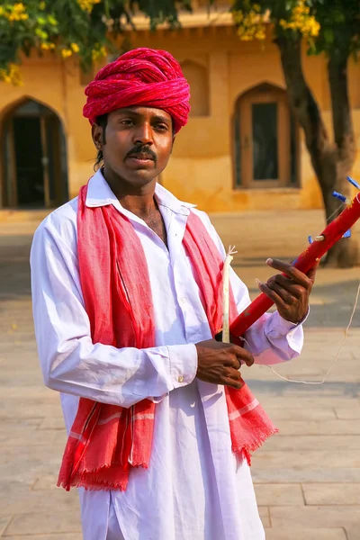 Amber, Indie - 13 listopada: Niezidentyfikowany mężczyzna gra ravanahatha i — Zdjęcie stockowe
