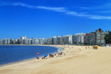 Pocitos plaj Montevide Rio de la Plata kıyısında boyunca