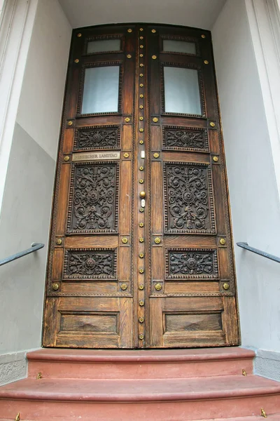 Porte du palais de la ville de Wiesbaden en Hesse, Allemagne — Photo