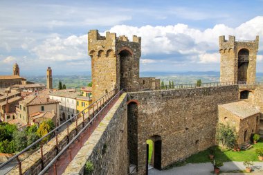 Ortaçağ Montalcino Kalesi Val d'Orcia, Toskana, İtalya