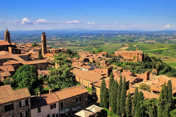 Άποψη της πόλης Montalcino από το φρούριο στην κοιλάδα Val d'Orcia, Τοσκάνης — Φωτογραφία Αρχείου