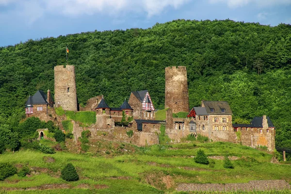 Thurant  Castle above Alken town on Moselle River, Rhineland-Pal — Stock Photo, Image