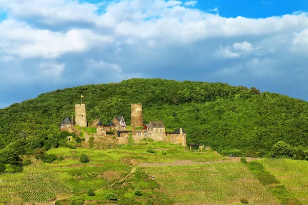 Hrad Thurant nad městem Alken na řeky Mosely a Porýní-Pal — Stock fotografie