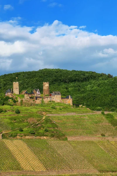 Thurant slott ovanför Alken stad på floden Mosel, Rheinland-Pal — Stockfoto