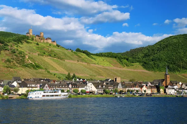 Moselle Nehri Rhineland-Palatinate, Almanya için Alken şehir. — Stok fotoğraf