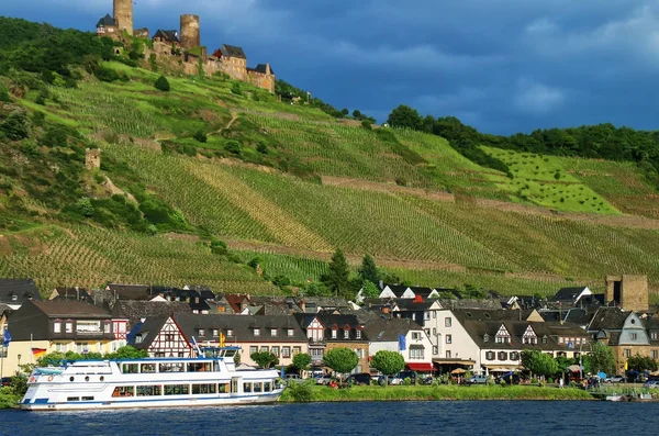 Alken město na řece Moselle v Porýní-Falc, Německo. — Stock fotografie