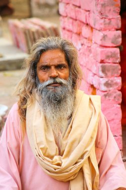 Agra, Hindistan - 7 Kasım: Kimliği belirsiz oturur Hindu iyet yakınındaki