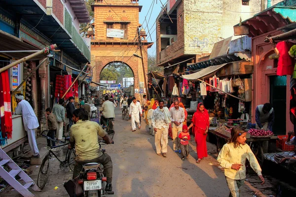 ファテープル ・ シークリー、インド 1 月 30: 不明の人が歩く throu — ストック写真