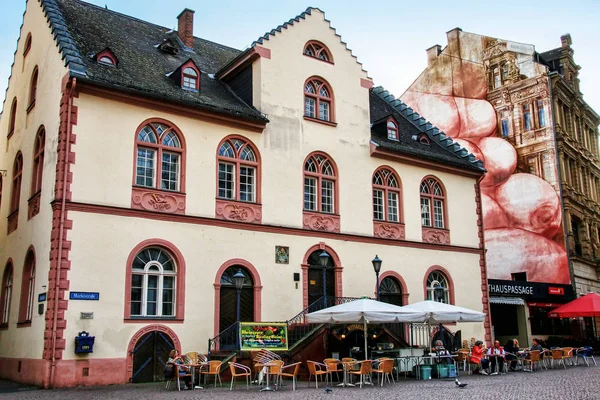 Wiesbaden, Německo – 24. května: Staré radnice na Schlossplatz squar — Stock fotografie