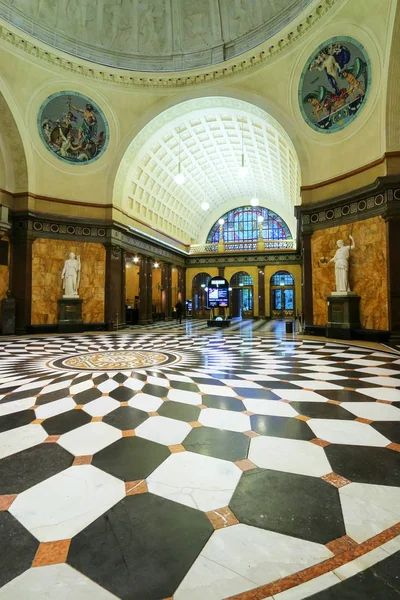 WIESBADEN, ALEMANIA - 24 DE MAYO: Interior de Kurhaus en 24 de mayo de 2017 — Foto de Stock