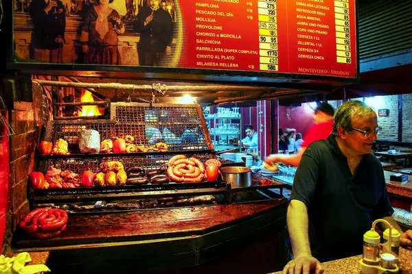 在端口 Mar 卖肉的蒙得维的亚，乌拉圭-12 月 9 日： 咖啡厅 — 图库照片