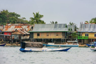 Küçük adada ın Komodo Ulusal Parkı, Nusa Te tipik köy