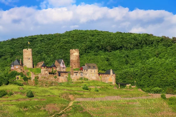 Hrad Thurant nad městem Alken na řeky Mosely a Porýní-Pal — Stock fotografie