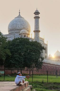 Agra, Hindistan-Kasım 8: Tanımlanamayan çocuklar sit Taj Mahal dışında 