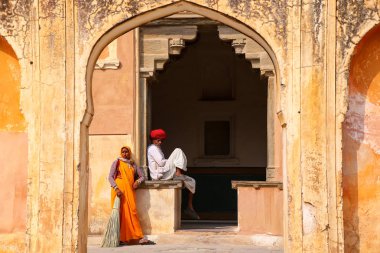 Amber, Hindistan - 13 Kasım: Kimliği belirsiz kişi geri kalan dört