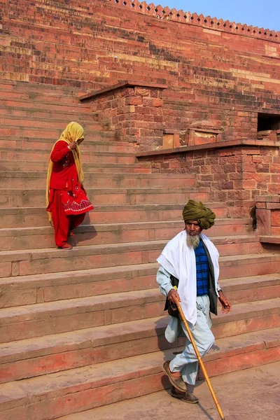 Fatehpur sikri, indien-januar 30: Unbekannte gehen runter — Stockfoto