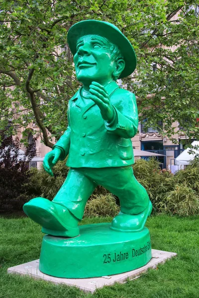 Wiesbaden, Almanya - 24 Mayıs: Mikrop anısına Ampelmann heykel — Stok fotoğraf
