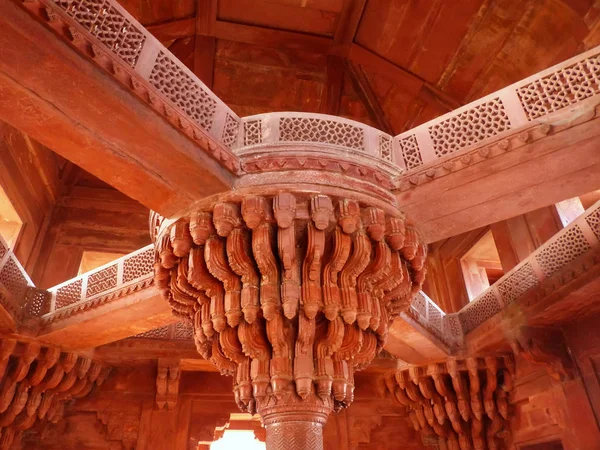 FATEHPUR SIKRI, INDIA-NOVIEMBRE 9: Interior de Diwan-i-Khas (Hall — Foto de Stock