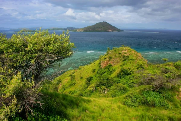 Kanawa wyspa Flores morza, Nusa Tenggara, Indonezja — Zdjęcie stockowe