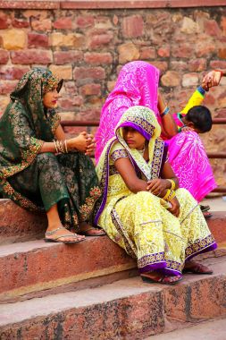 Fatehpur Sikri, Hindistan-Kasım 9: Kimliği belirsiz kadın otur 