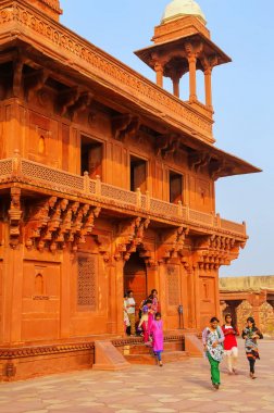 Fatehpur Sikri, Hindistan-Kasım 9: Kimliği belirsiz kadın çıkıp