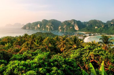 Phi Phi Don Island dan bir overlook, Krabi il, Tha görünümünü