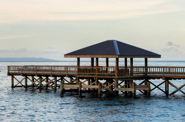 Houten pier op Taveuni Island, Fiji — Stockfoto