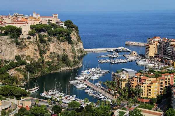 Vista da Cidade de Mônaco e Fontvieille com barco marina em Mônaco . — Fotografia de Stock