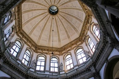 Venice, İtalya-Haziran 22: İç Basilica di Santa Maria della