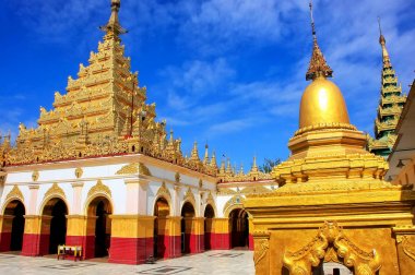 Mikail Pagoda anıt, Myanmar mavi gökyüzü gün. Mikail Pagoda Myanmar bir Budist tapınağı ve büyük hac sitesidir.
