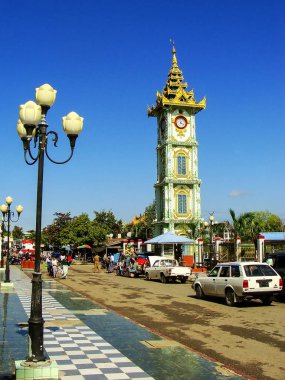 Saat Kulesi, Mikail Pagoda anıt, Myanmar içinde karmaşık. Mikail Pagoda Myanmar bir Budist tapınağı ve büyük hac sitesidir.