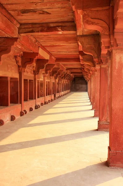 降低在法塔赫布尔西格里 印度北方邦的 Haramsara 法塔赫布尔西格里是的印度莫卧儿王朝建筑保存完好的最好例子之一 — 图库照片