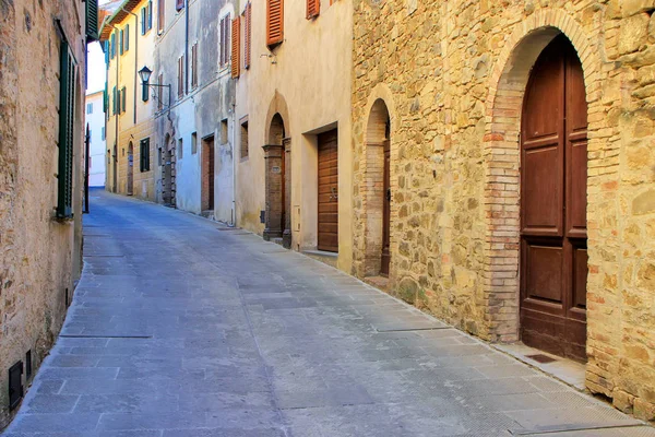 Szűk Utca Montalcino Történelmi Központjában Található Val Orcia Toszkána Olaszország — Stock Fotó